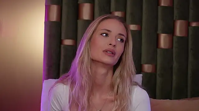 Snapshot of AmeliaAngel chatting on 09.25.25 AmeliaAngel online show from 09.25.25