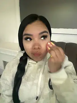 Liaevans   online show from 01.17.26