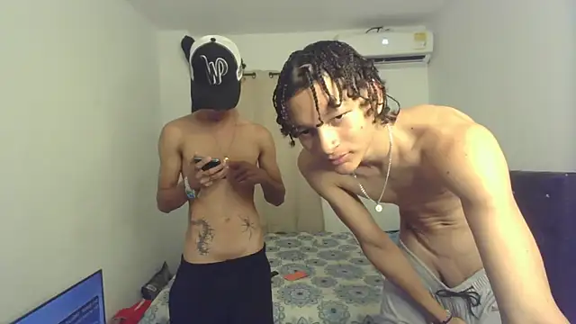 Snapshot of pocket_loversxxx chatting on 02.25.26 pocket loversxxx online show from 02.25.26