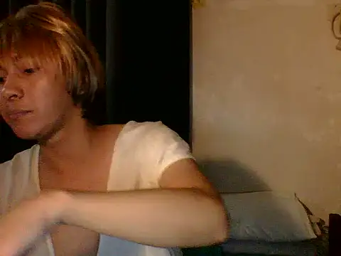 Snapshot of sweetinnocent69xxx chatting on 06.18.26 sweetinnocent69xxx online show from 06.18.26