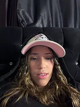 Snapshot of vicky_bass_ chatting on 04.25.26 vicky bass online show from 04.25.26