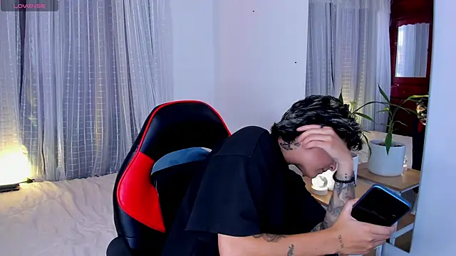 Zury Ramirez online show from 04.18.26