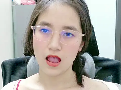 Snapshot of Shulee- chatting on 02.09.26 Shulee- online show from 02.09.26