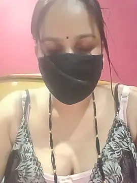 Snapshot of 01Roshani chatting on 06.13.26 01Roshani online show from 06.13.26