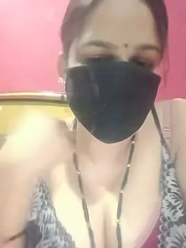 Snapshot of 01Roshani chatting on 06.18.26 01Roshani online show from 06.18.26