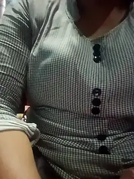 Snapshot of 01Roshani chatting on 07.19.26 01Roshani online show from 07.19.26