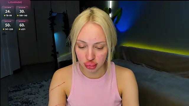 Luna Beverly online show from 03.25.26