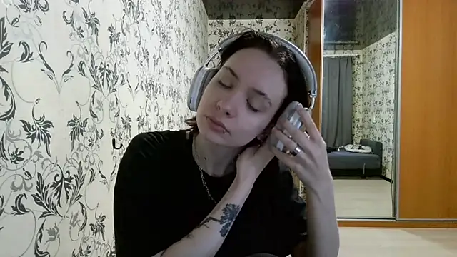 LxayBloom online show from 04.09.26