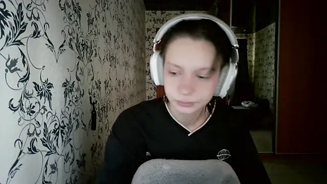 LxayBloom online show from 04.11.26