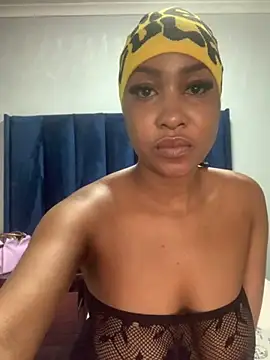 Snapshot of Creamy_bitchxxx chatting on 05.17.26 Creamy bitchxxx online show from 05.17.26