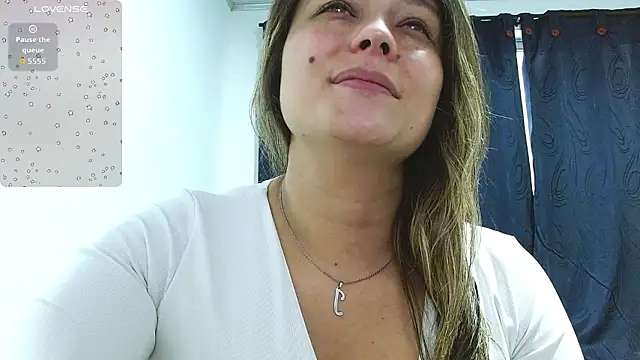 Snapshot of Madelheine chatting on 03.07.26 Madelheine online show from 03.07.26