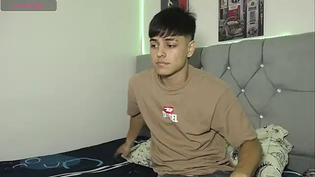 Loganjhonson19 online show from 01.11.26