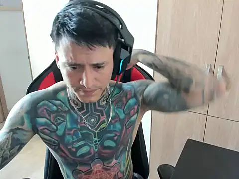 Snapshot of Chrissblack chatting on 03.04.26 Chrissblack online show from 03.04.26