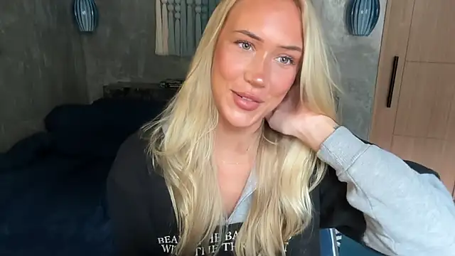 Snapshot of livsslife chatting on 02.22.26 livsslife online show from 02.22.26