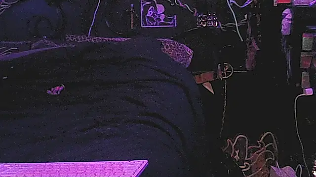 Snapshot of pineapplelife chatting on 03.27.26 pineapplelife online show from 03.27.26