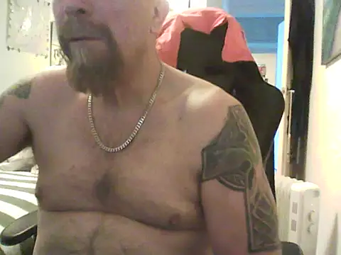 Snapshot of loudandproud chatting on 07.25.26 loudandproud online show from 07.25.26