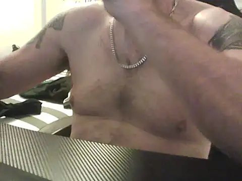 Snapshot of loudandproud chatting on 08.01.26 loudandproud online show from 08.01.26