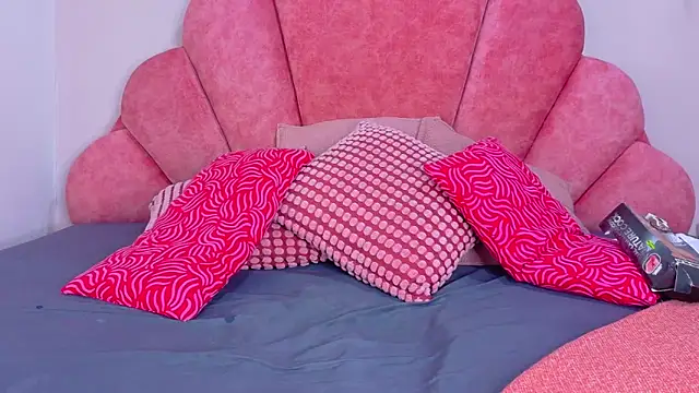 AmberStonne   online show from 04.21.26