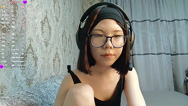 AprilOnilll online show from 04.10.26