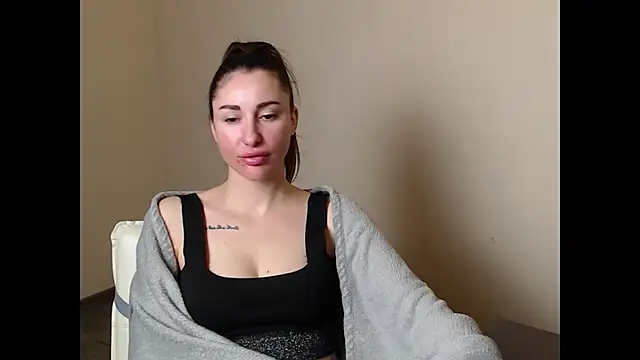 Snapshot of cammila_horn chatting on 02.03.26 cammila horn online show from 02.03.26