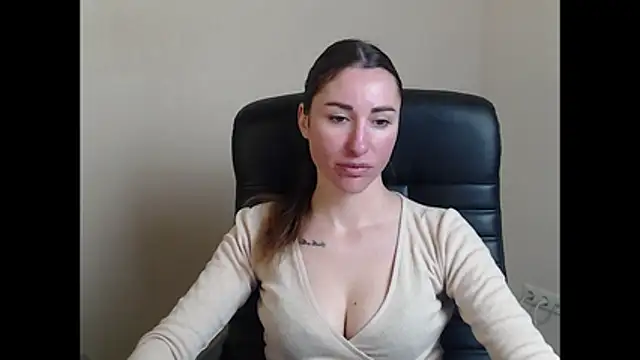 Snapshot of cammila_horn chatting on 02.04.26 cammila horn online show from 02.04.26