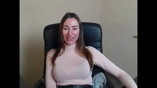 Snapshot of cammila_horn chatting on 02.10.26 cammila horn online show from 02.10.26