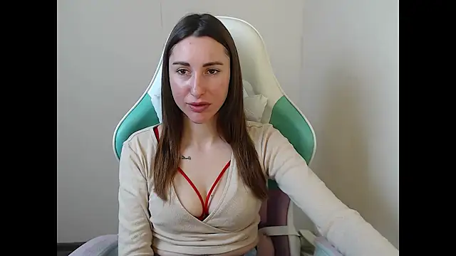 Snapshot of cammila_horn chatting on 02.25.26 cammila horn online show from 02.25.26