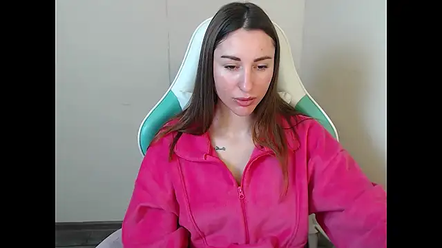 Snapshot of cammila_horn chatting on 03.02.26 cammila horn online show from 03.02.26