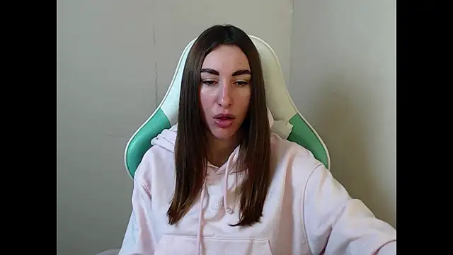 Snapshot of cammila_horn chatting on 03.03.26 cammila horn online show from 03.03.26