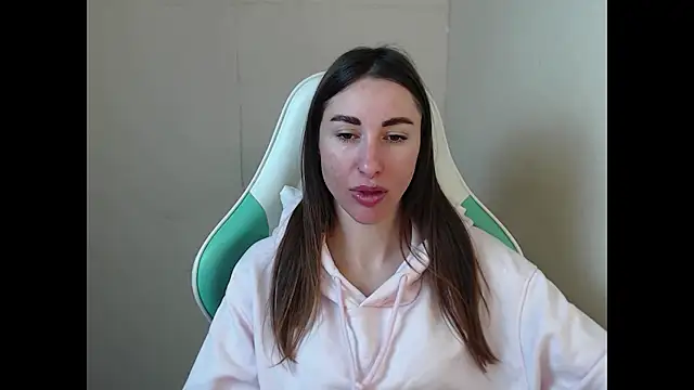 Snapshot of cammila_horn chatting on 03.09.26 cammila horn online show from 03.09.26