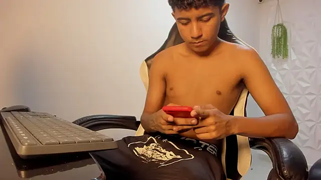 Snapshot of Alluringangel23 chatting on 01.09.26 Alluringangel23 online show from 01.09.26