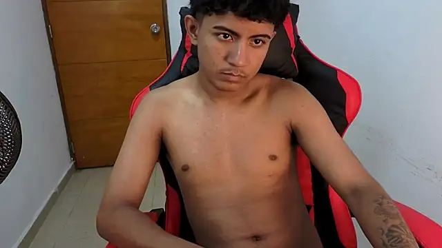 Snapshot of Alluringangel23 chatting on 03.10.26 Alluringangel23 online show from 03.10.26