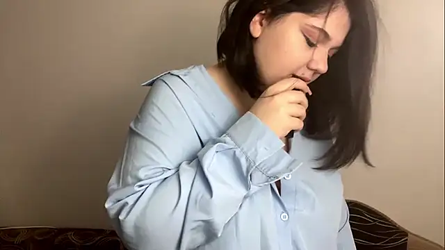 Snapshot of LunaBlakes chatting on 02.13.26 LunaBlakes online show from 02.13.26