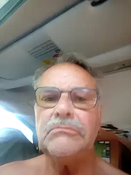 Snapshot of WildNomade chatting on 06.16.26 WildNomade online show from 06.16.26
