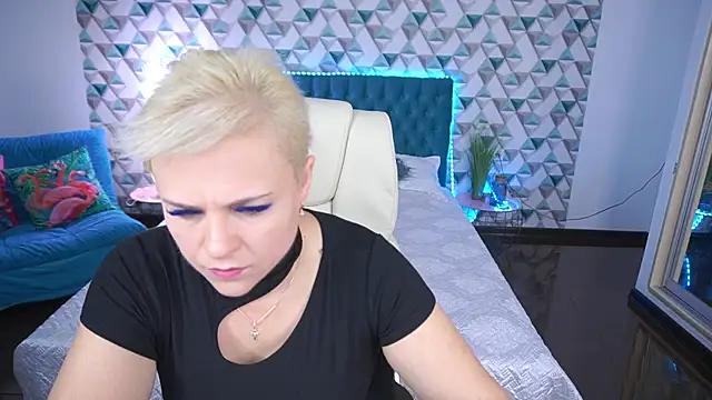 Snapshot of CrystalVibe chatting on 05.27.26 CrystalVibe online show from 05.27.26