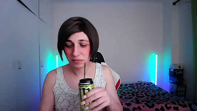 HoneyValentine online show from 04.17.26