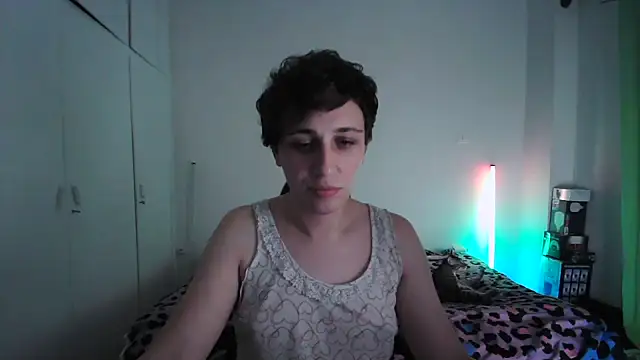 HoneyValentine online show from 06.18.26