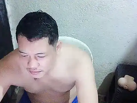 UrAsianGuy90 online show from 04.18.26