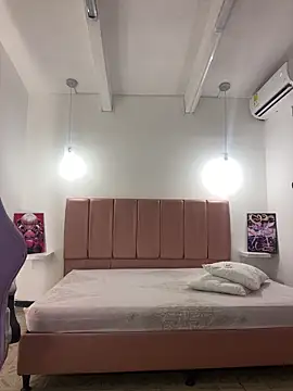 Iamcami  online show from 02.17.26