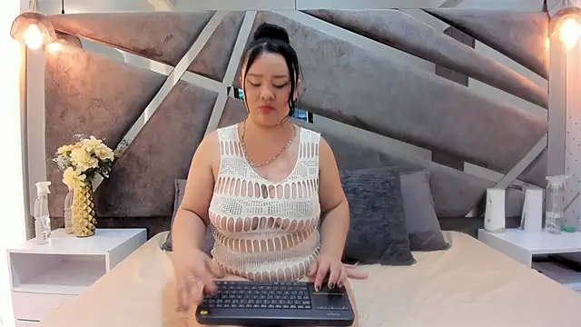 emiily whitee  online show from 01.09.26