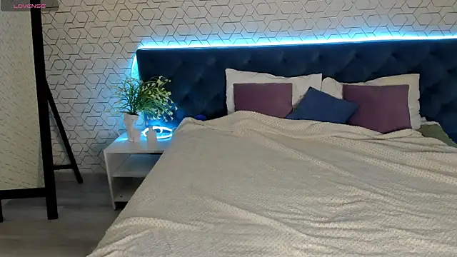 desiree doll online show from 03.03.26