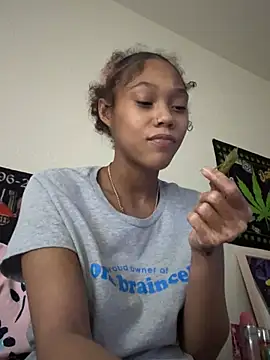 Tamiii420 online show from 04.19.26