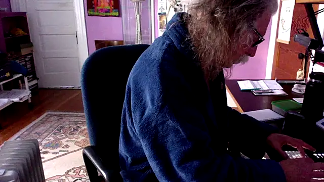 Snapshot of LickYourYoni chatting on 04.25.26 LickYourYoni online show from 04.25.26
