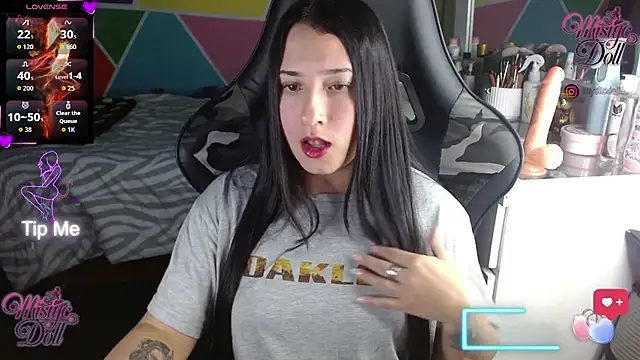 Snapshot of Mysticdooll69 chatting on 01.14.26 Mysticdooll69 online show from 01.14.26