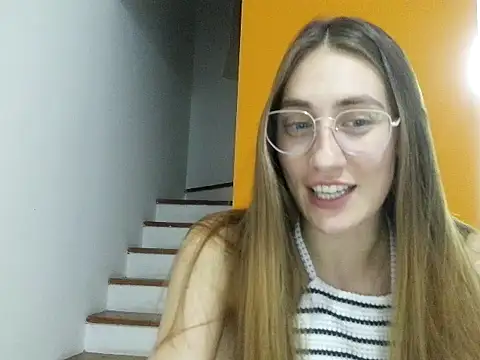 Noracherry online show from 03.04.26