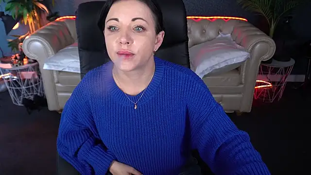 Dafni Monn online show from 04.22.26