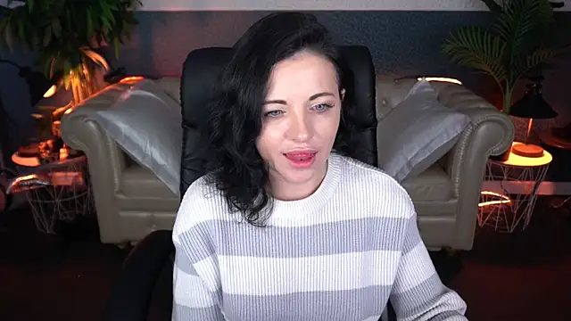 Dafni Monn online show from 04.23.26