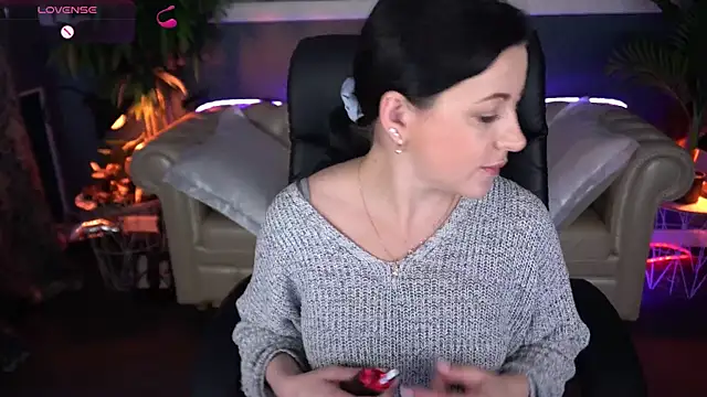 Snapshot of Dafni_Monn chatting on 04.27.26 Dafni Monn online show from 04.27.26