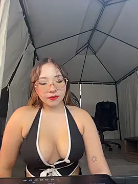 Snapshot of AliciaWhite_nt chatting on 06.11.26 AliciaWhite nt online show from 06.11.26