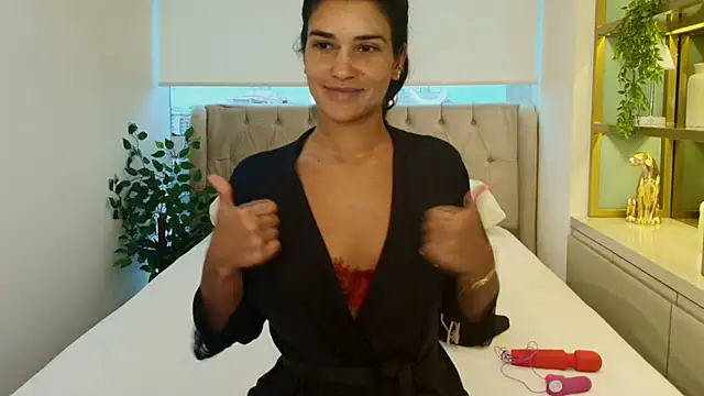 Snapshot of Maxine_Spencer chatting on 02.05.26 Maxine Spencer online show from 02.05.26